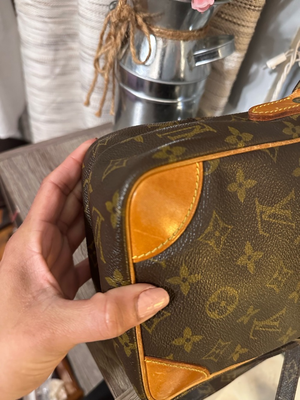 Louis Vuitton
Amazone Crossbody Bag - Picture 13 of 16